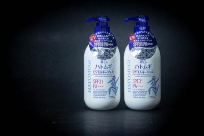 Sữa dưỡng thể dưỡng ngày chống nắng Hatomugi SPF31 PA+++ Hãng sản xuất: HATOMUGI Xuất xứ: Nhật bản Chai 250ml