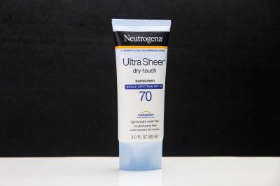 Kem chống nắng Neutrogena Ultra Sheer Dry Touch Sunscreen SPF 70 Xuất xứ: USA Dung tích: 88ml Chỉ số chống nắng SPF70