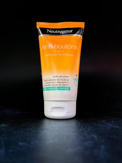 Neutrogena Anti-Boutons 2-en-1 Gel Exfoliant et Masque- Sữa Rửa Mặt Ngăn Ngừa Mụn Kết Hợp Tẩy Da Chết 150m